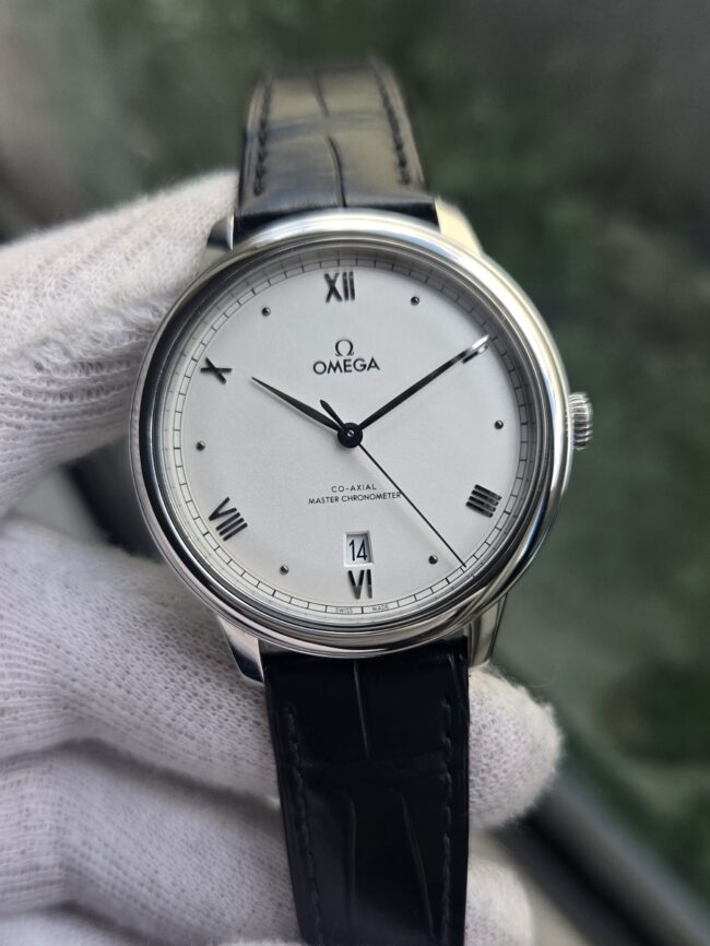 Omega De Ville Prestige Automatic 40mm, Ref 434.13.40.20.02.001, Sold New April 2026, Near Mint Condition, Full Set Box & Papers. Comes with the Balance of the Omega 5 Year Factory Warranty.