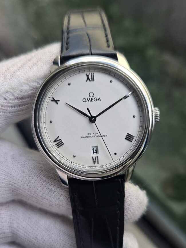Omega De Ville Prestige Automatic 40mm, Ref 434.13.40.20.02.001, Sold New April 2026, Near Mint Condition, Full Set Box & Papers. Comes with the Balance of the Omega 5 Year Factory Warranty.